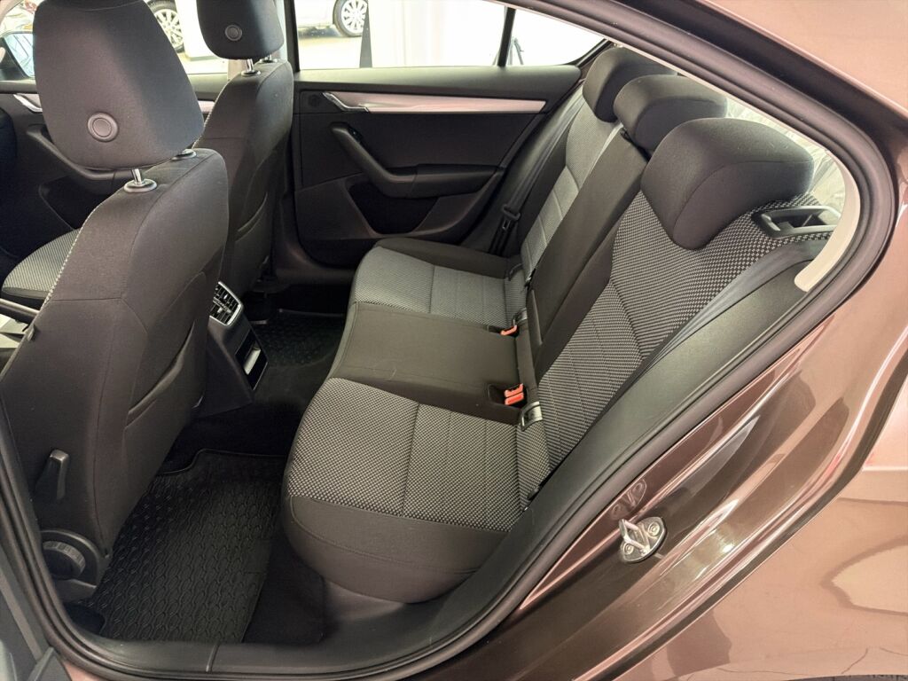 Skoda Octavia 2016 Ruskea (beige)