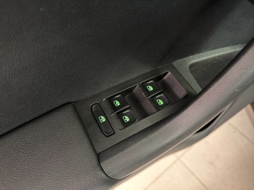 Skoda Octavia 2016 Ruskea (beige)