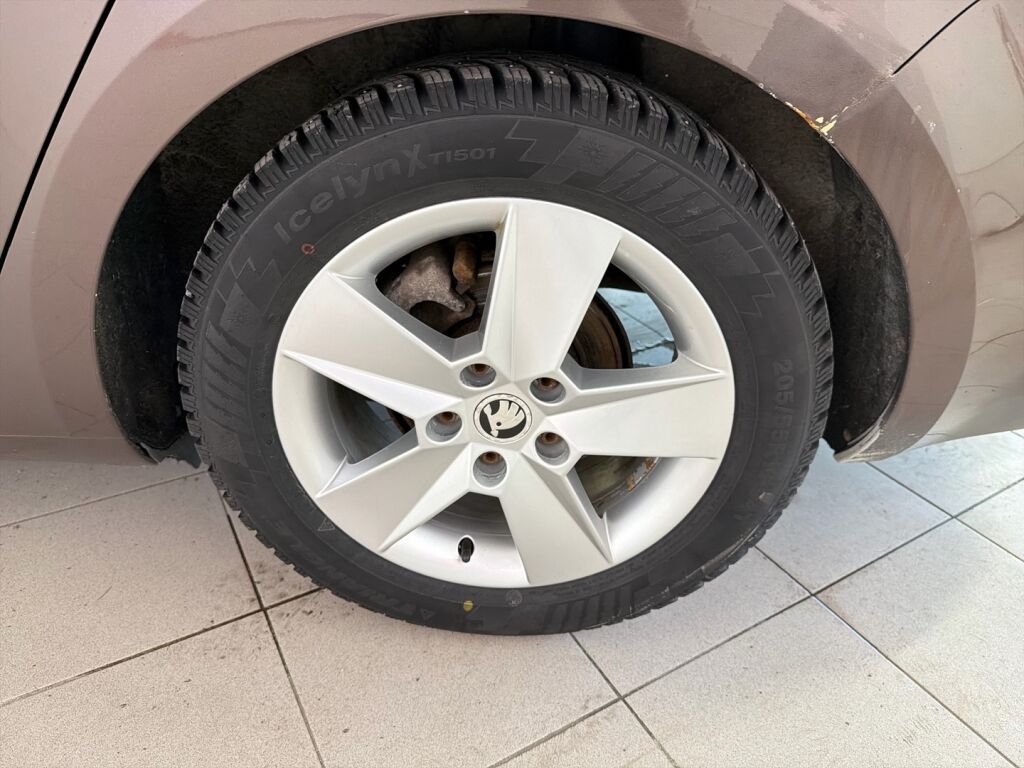 Skoda Octavia 2016 Ruskea (beige)