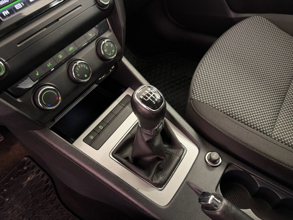 Skoda Octavia 2016 Ruskea (beige)