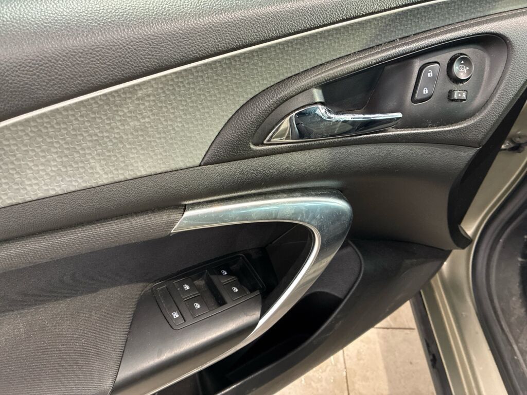 Opel Insignia 2016 Ruskea (beige)