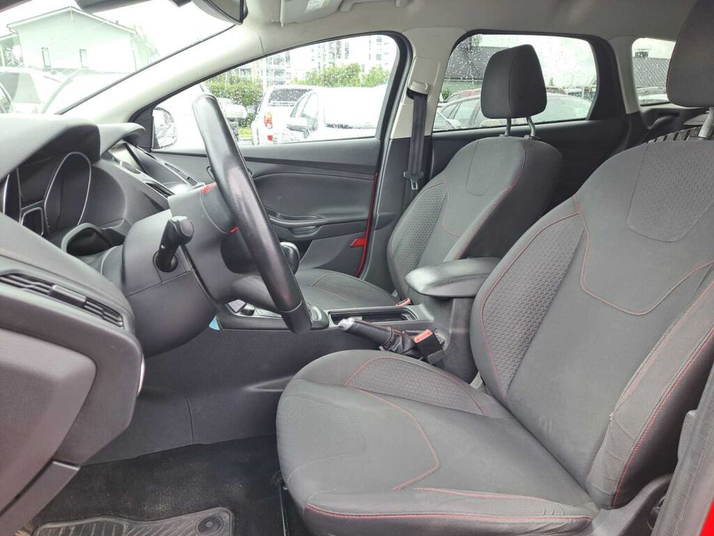 Ford Focus 2016 Punainen