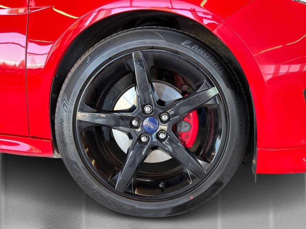 Ford Focus 2016 Punainen