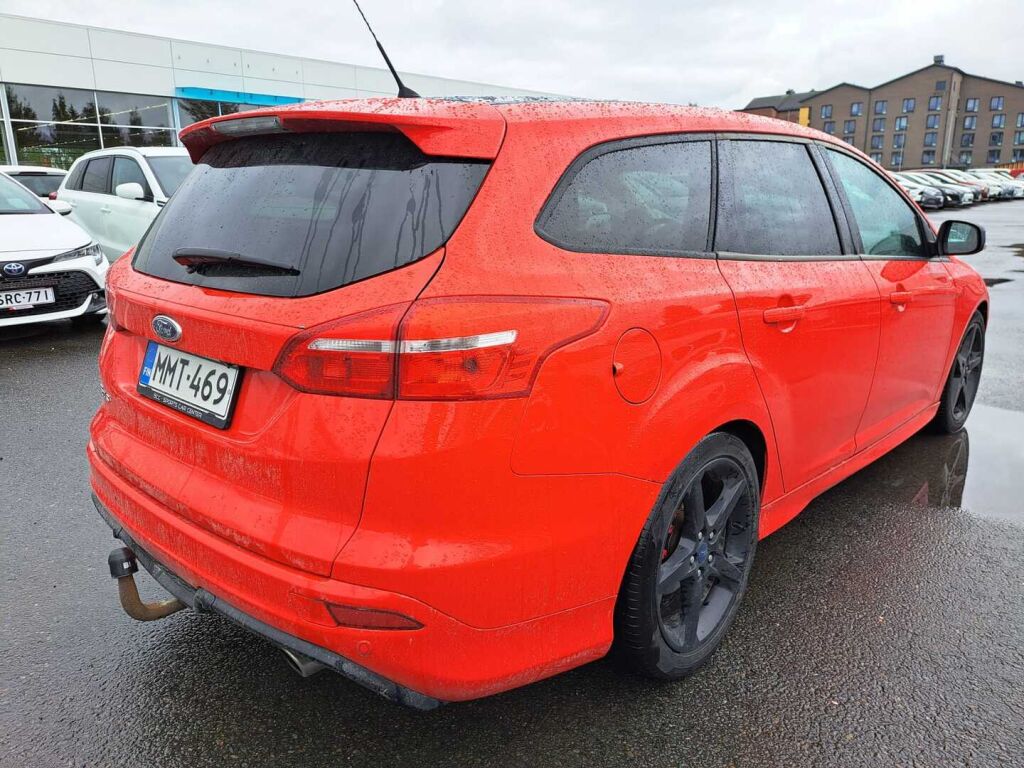 Ford Focus 2016 Punainen