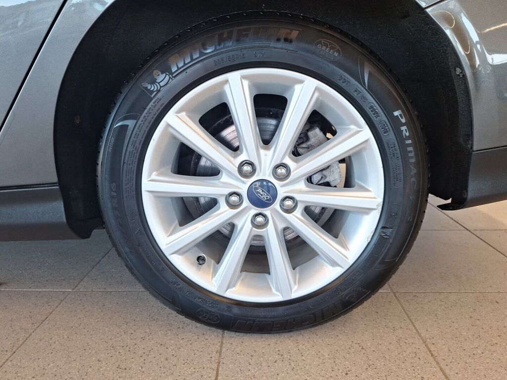 Ford Focus 2016 Harmaa