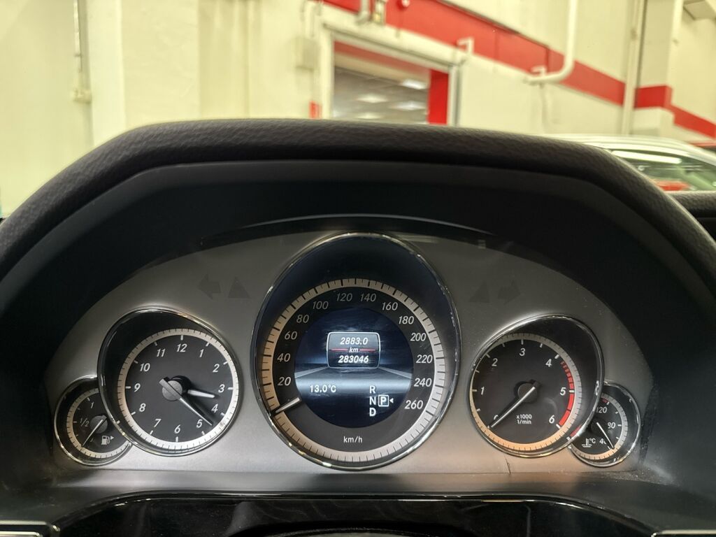 Mercedes-Benz E 2013 Harmaa