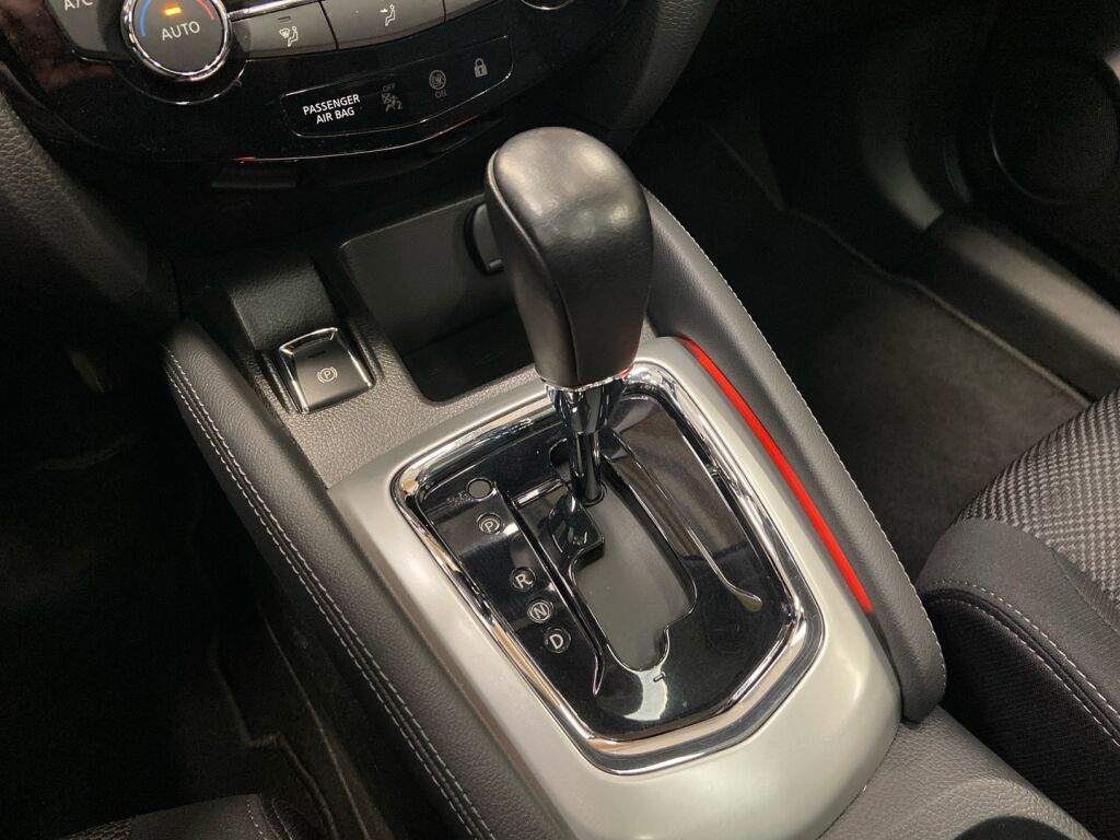 Nissan Qashqai 2017 Ruskea (beige)