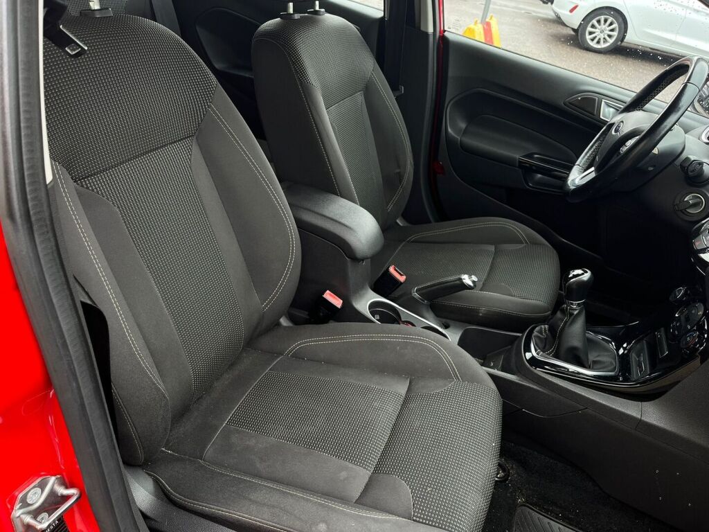 Ford Fiesta 2017 Punainen