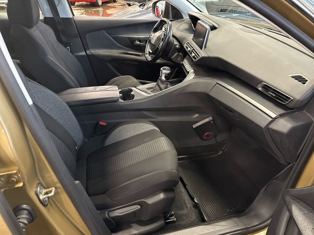 Peugeot 3008 2017 Ruskea (beige)