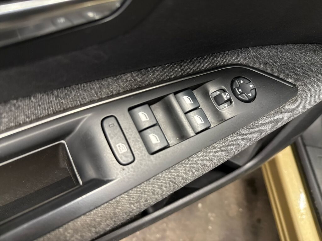 Peugeot 3008 2017 Ruskea (beige)