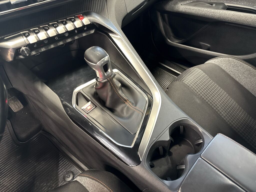 Peugeot 3008 2017 Ruskea (beige)