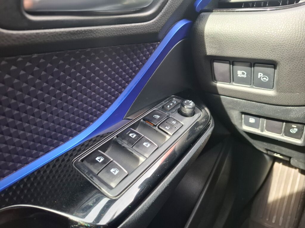 Toyota C-HR 2017 Valkoinen