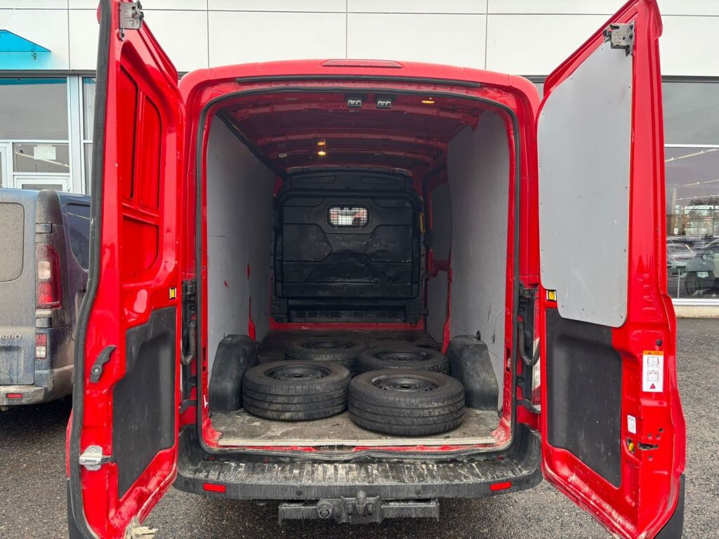 Ford Transit 2017 Punainen