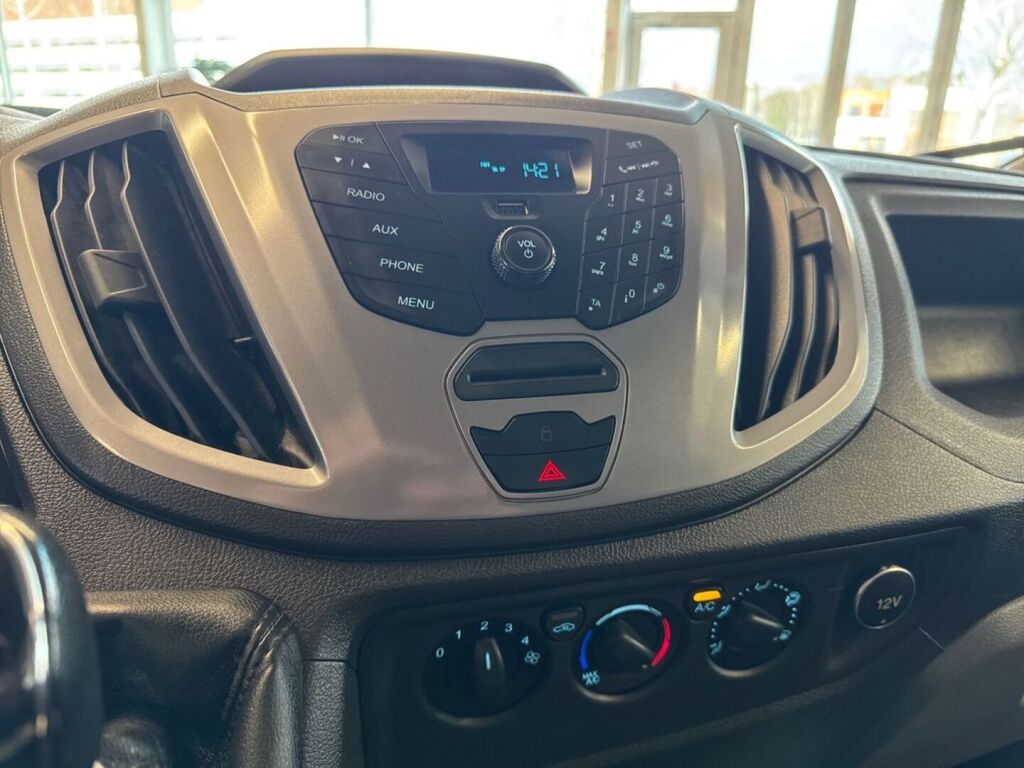 Ford Transit 2017 Punainen