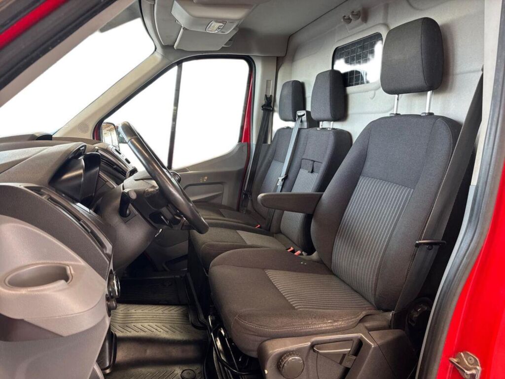 Ford Transit 2017 Punainen