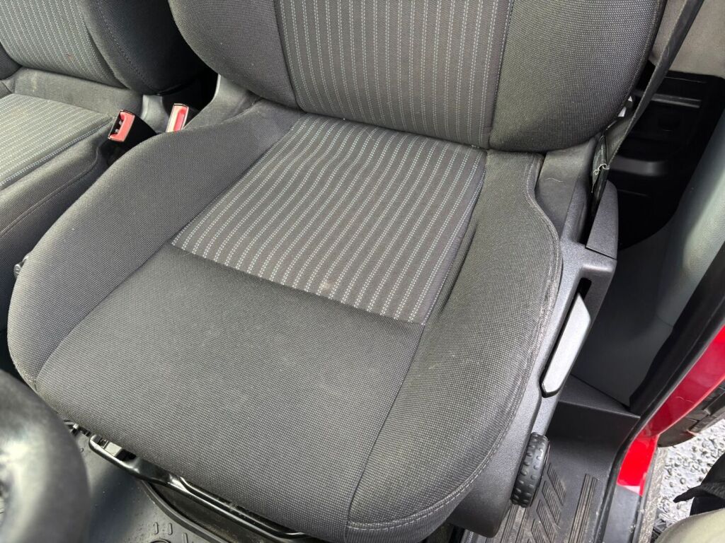 Ford Transit 2017 Punainen