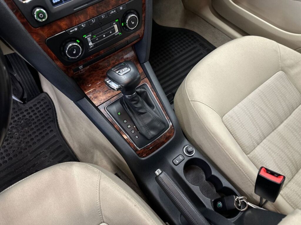 Skoda Octavia 2009 Harmaa