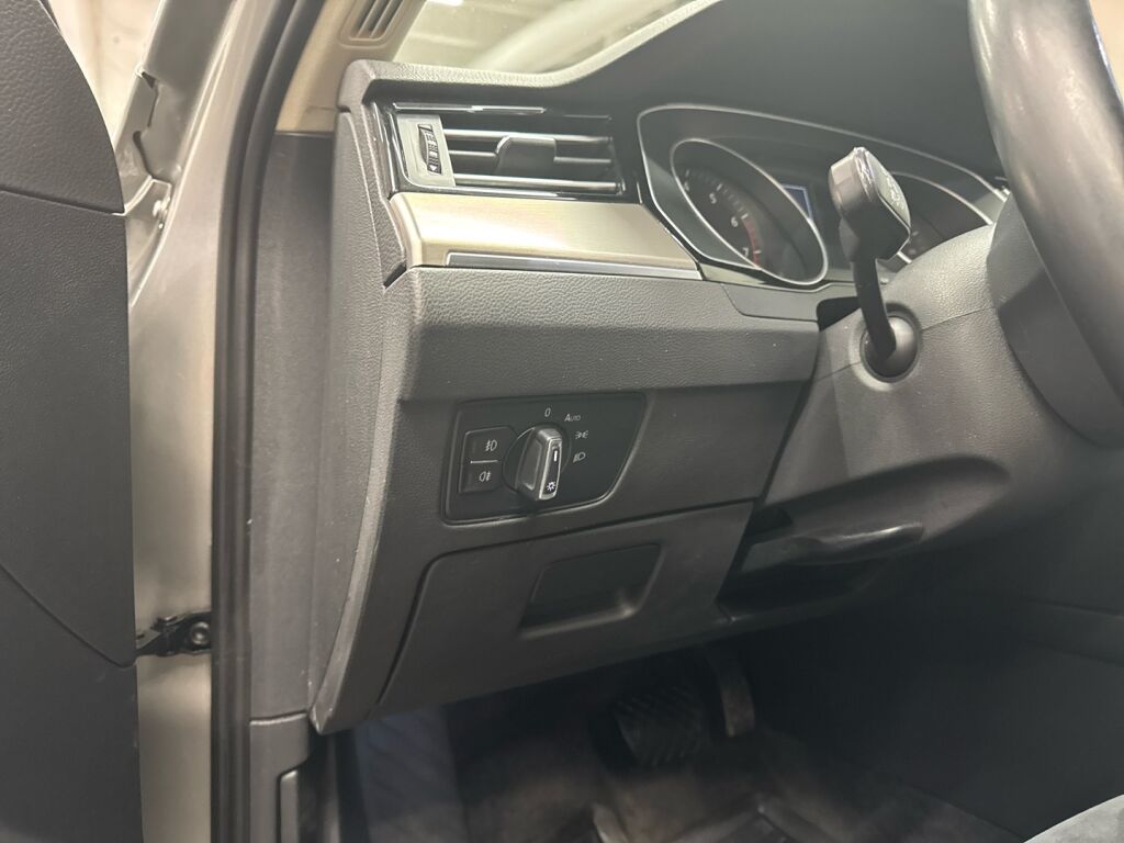 Volkswagen Passat 2015 Harmaa