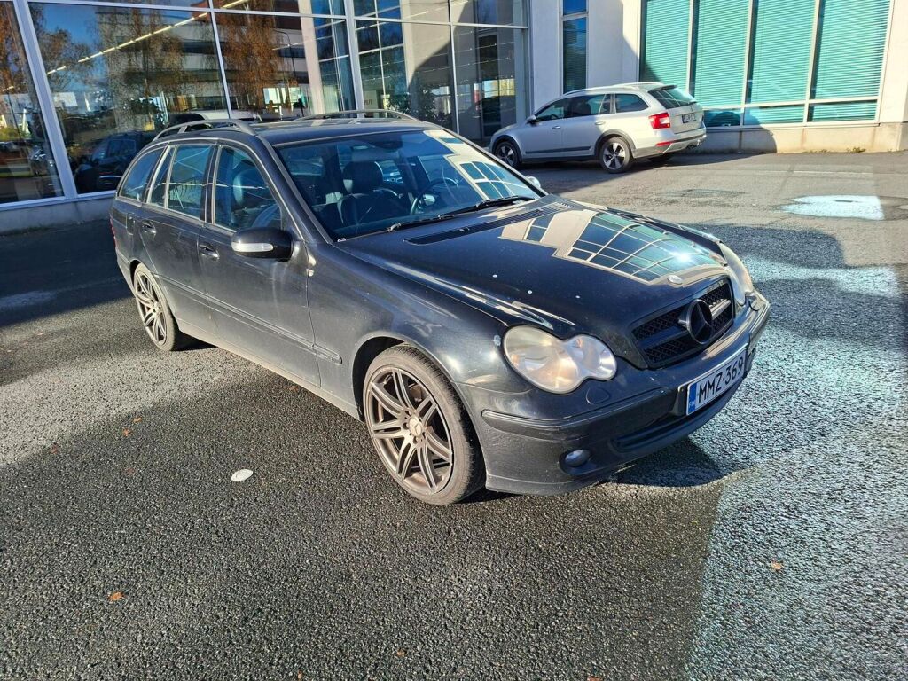 Mercedes-Benz C 2006 Musta