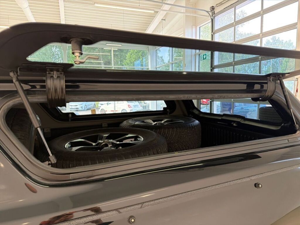 Toyota Hilux 2018 Musta