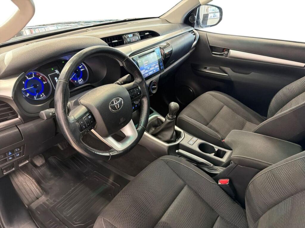 Toyota Hilux 2018 Musta