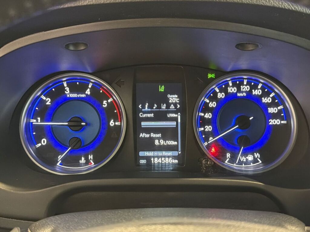 Toyota Hilux 2018 Musta