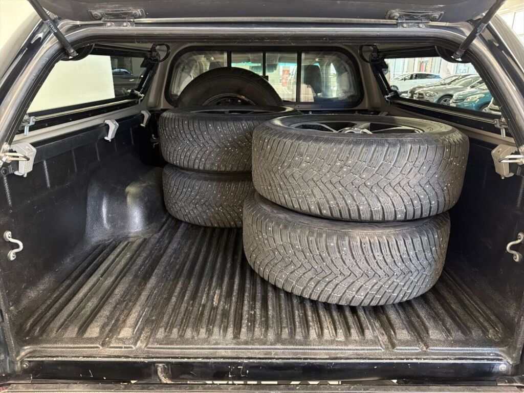 Toyota Hilux 2018 Musta