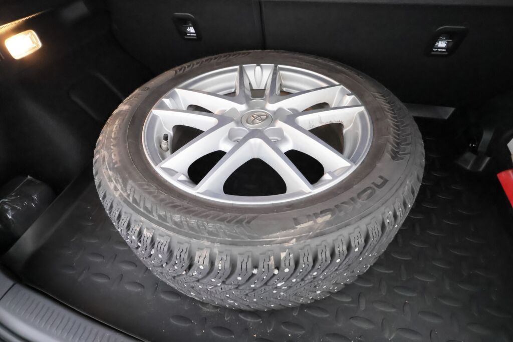 Toyota Auris 2018 Harmaa