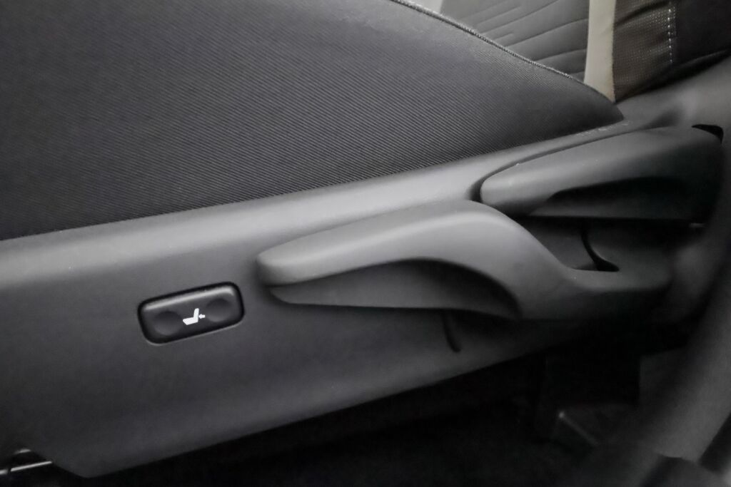 Toyota Auris 2018 Harmaa