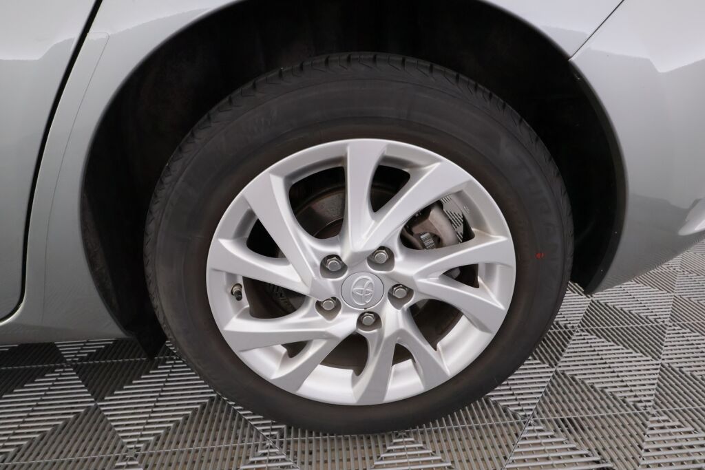 Toyota Auris 2018 Harmaa