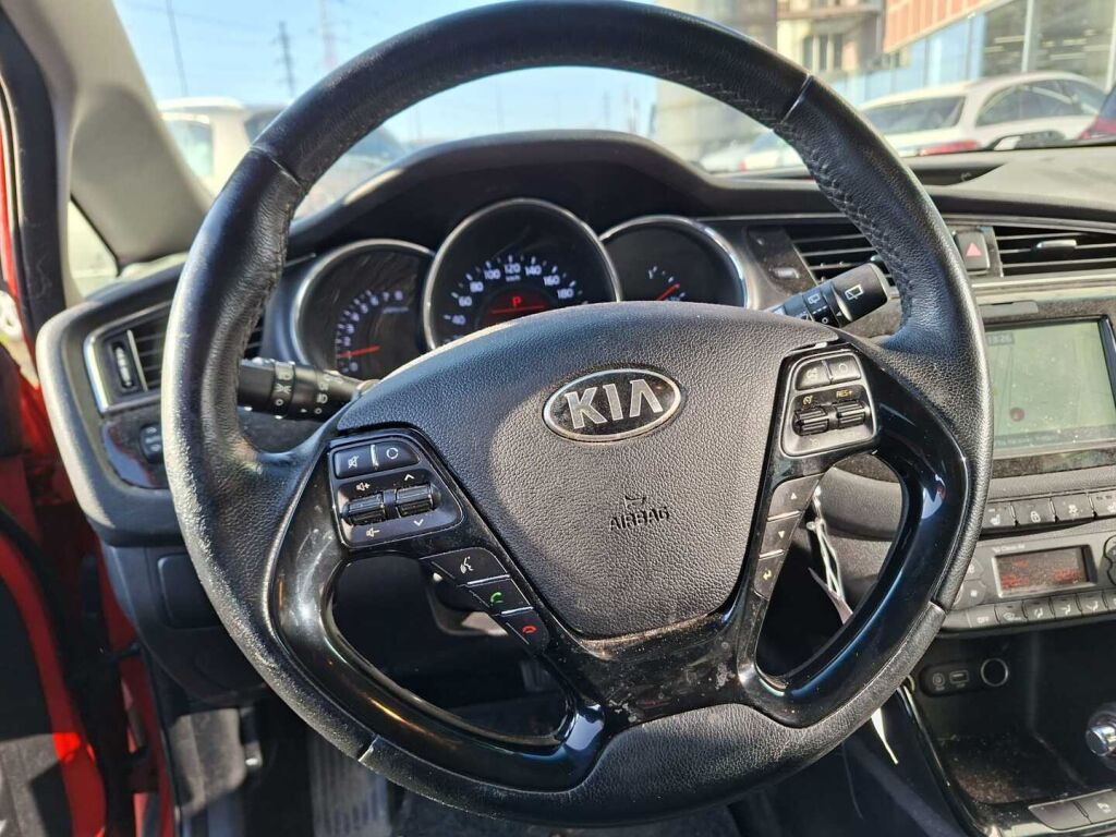 Kia Ceed 2017 Punainen