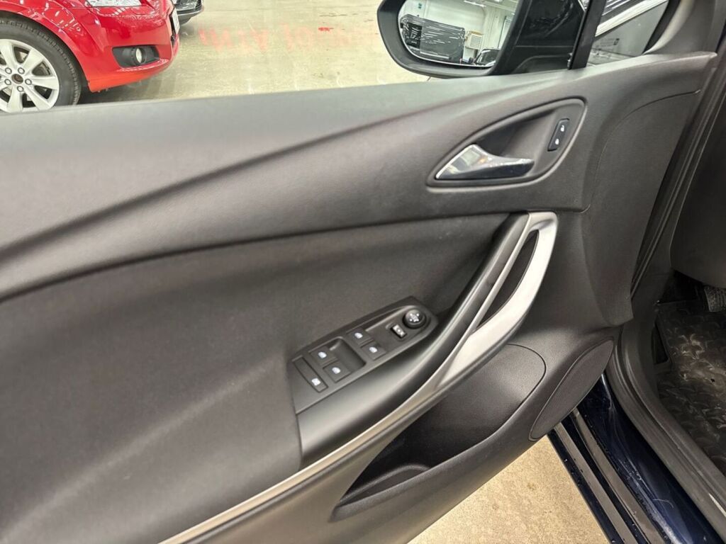 Opel Astra 2018 Sininen