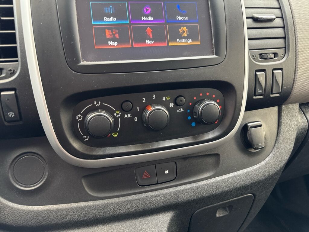 Renault Trafic 2018 Valkoinen