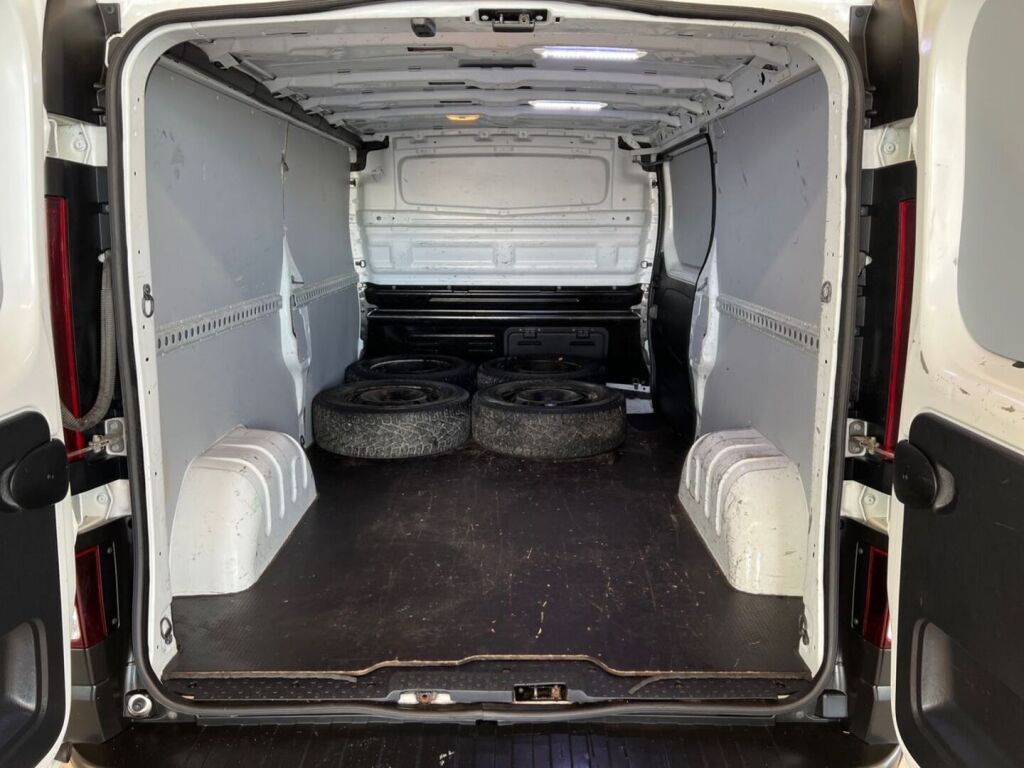 Renault Trafic 2017 Valkoinen