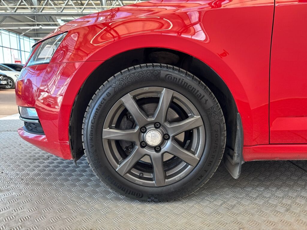 Skoda Octavia 2018 Punainen