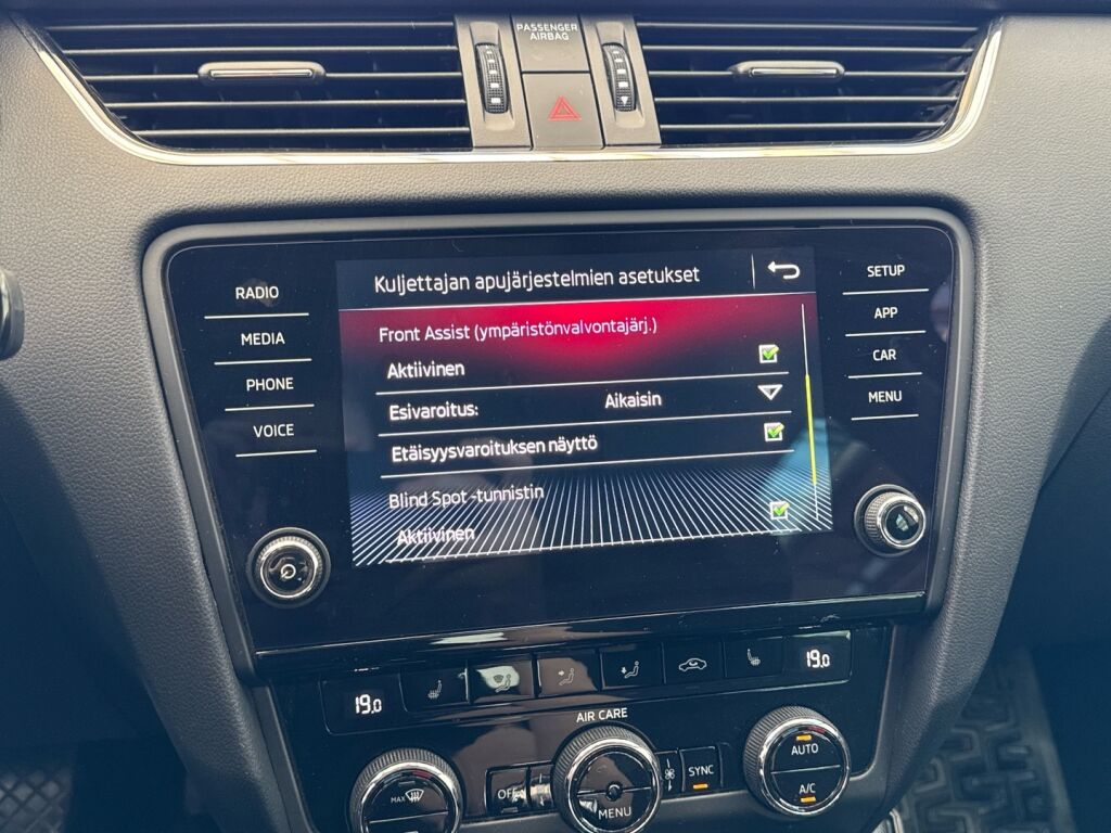 Skoda Octavia 2018 Punainen