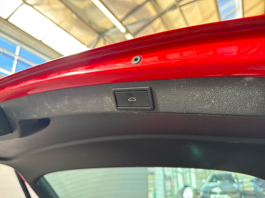 Skoda Octavia 2018 Punainen