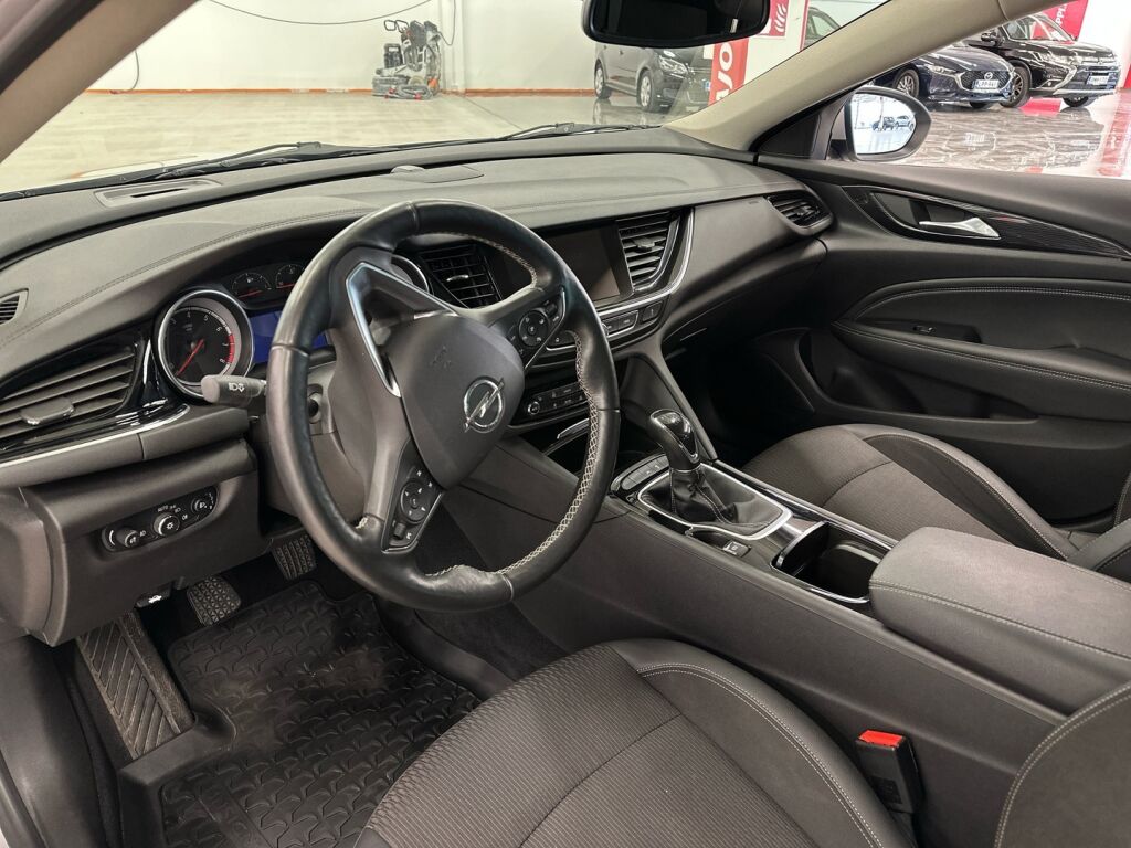 Opel Insignia 2017 Hopea