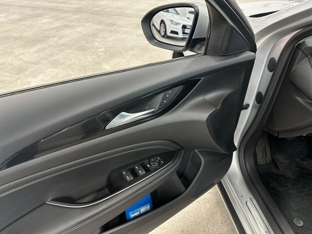 Opel Insignia 2017 Hopea