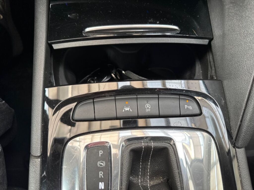 Opel Insignia 2018 Valkoinen