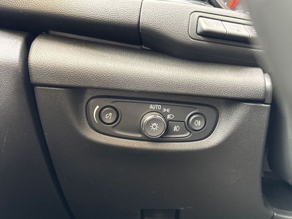 Opel Insignia 2018 Valkoinen