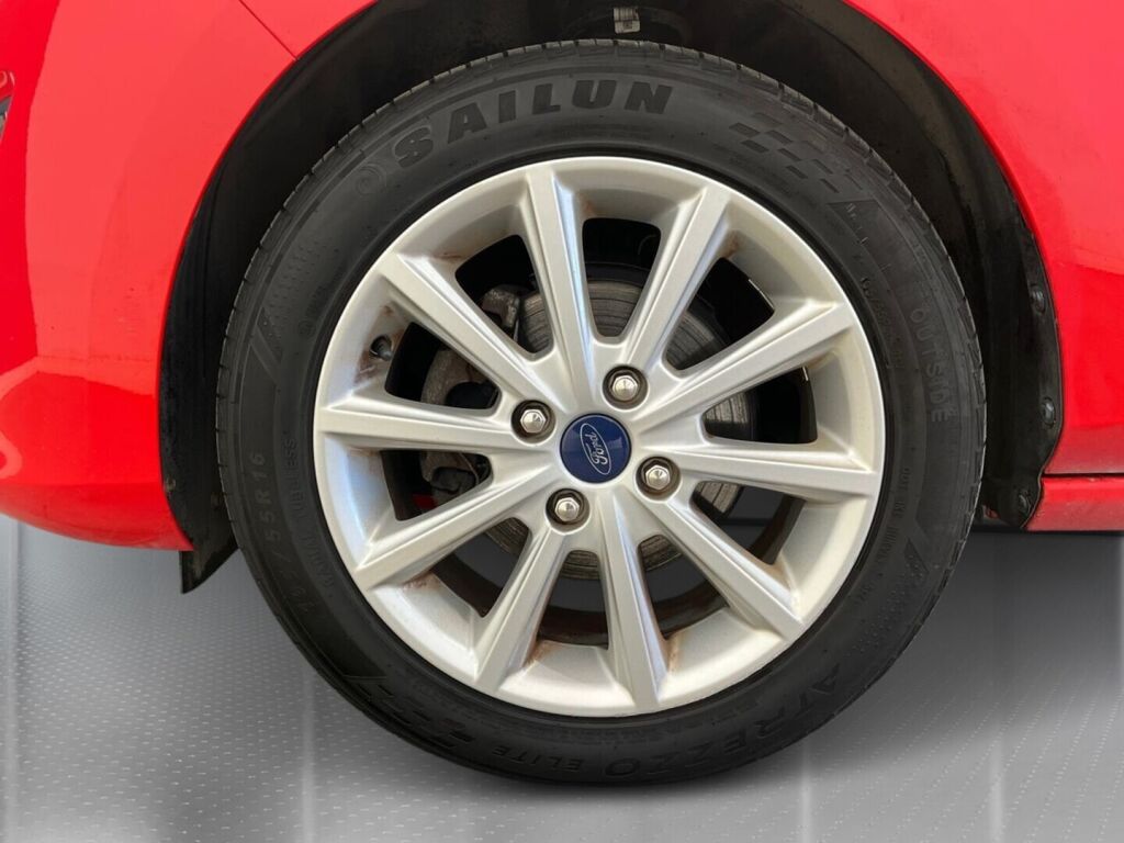 Ford Fiesta 2017 Punainen