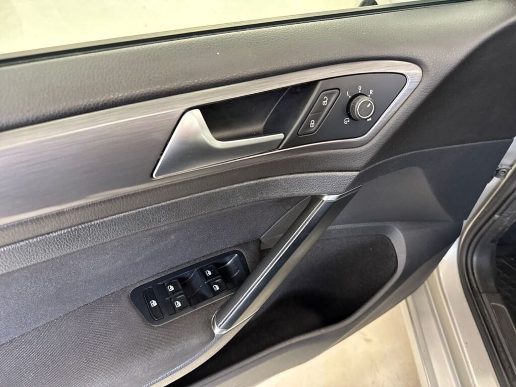 Volkswagen Golf 2018 Harmaa