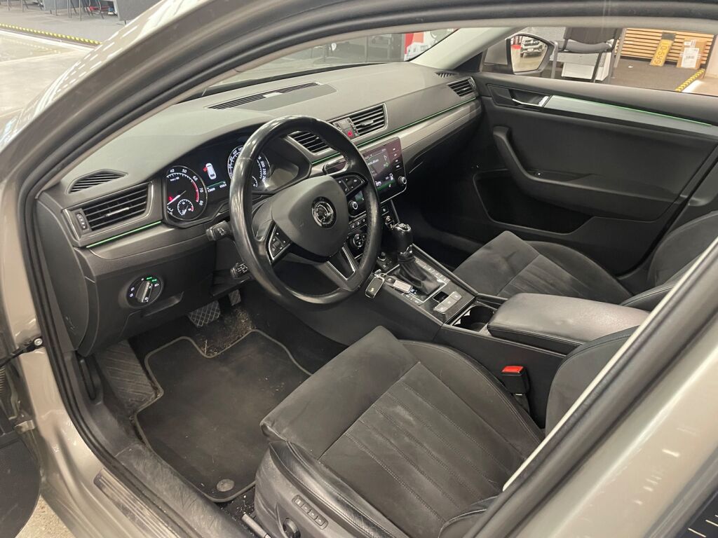 Skoda Superb 2017 Ruskea (beige)