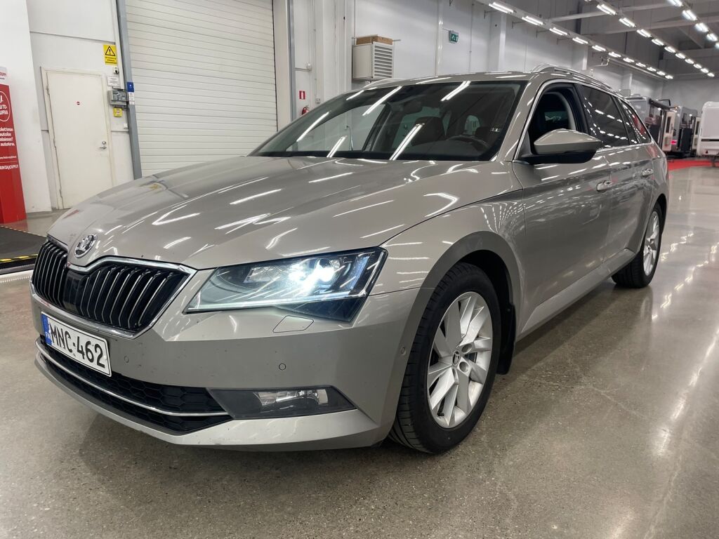 Skoda Superb 2017 Ruskea (beige)