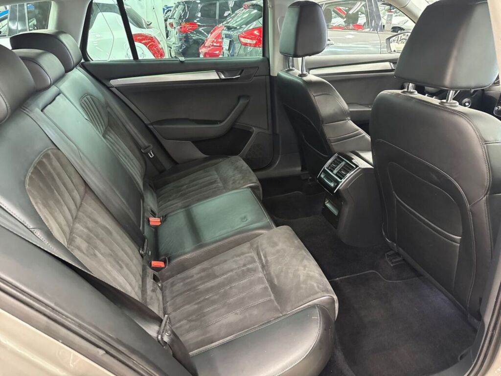 Skoda Superb 2017 Ruskea (beige)