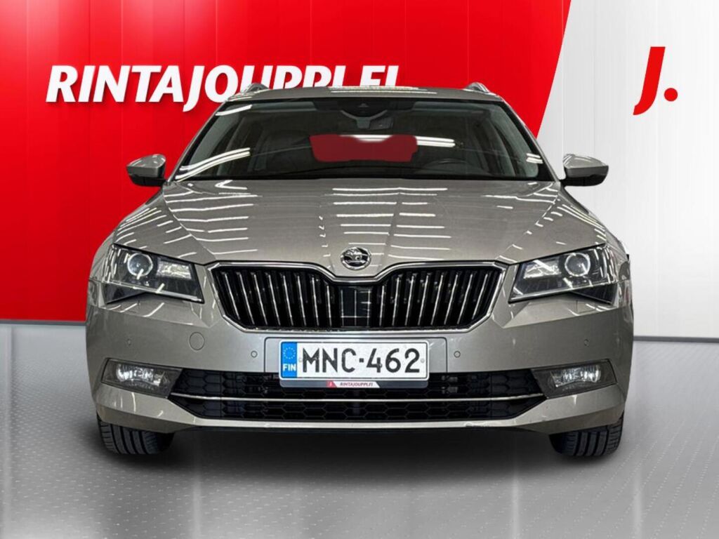 Skoda Superb 2017 Ruskea (beige)