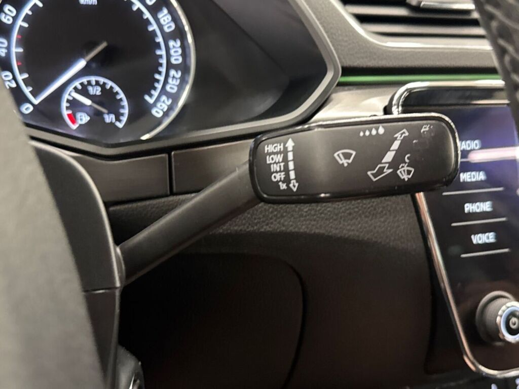 Skoda Superb 2017 Ruskea (beige)