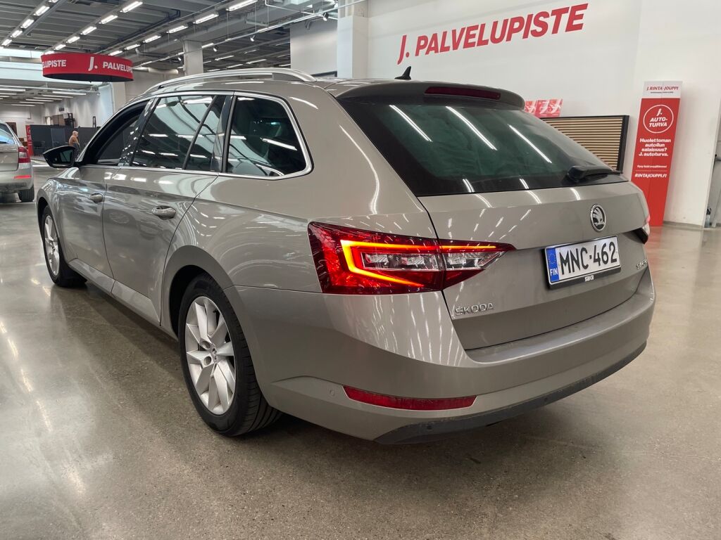 Skoda Superb 2017 Ruskea (beige)