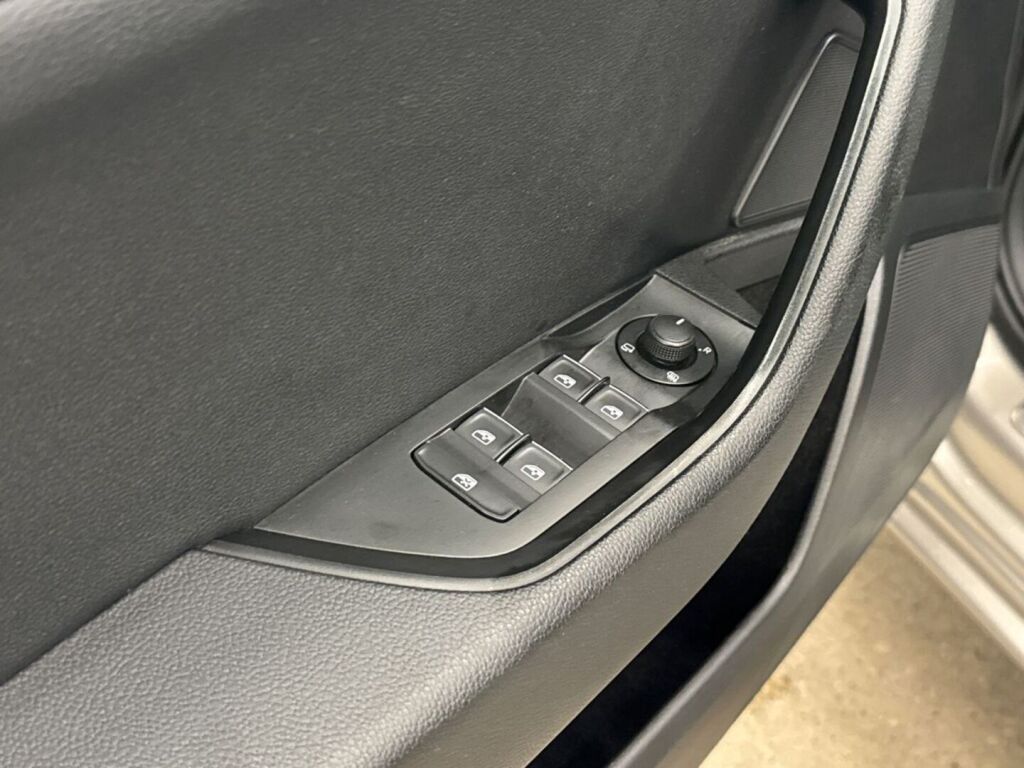 Skoda Superb 2017 Ruskea (beige)